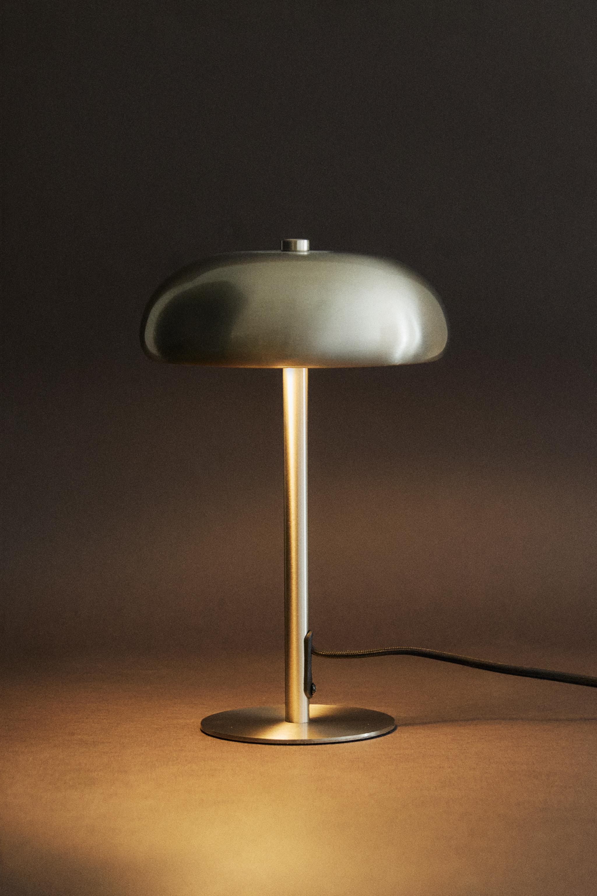 SMALL MONOCHROME TABLE LAMP